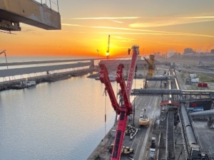 Démontage d’une grue portuaire sur Dunkerque